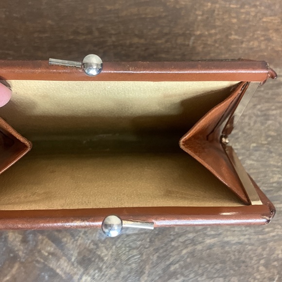 Vintage Dooney & Bourke Olive Green Pebbled Leather Coin Purse Bi-Fold Wallet - Picture 8 of 8